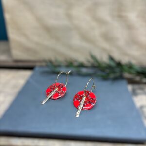 Créoles bâton rouge support doré