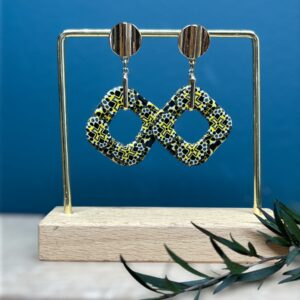 Boucles d'oreilles carré évidé moutarde et noir