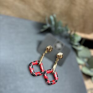 Boucles d'oreilles mini carré evidé rouge