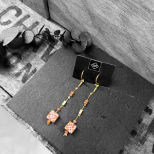 Boucles d'oreilles chaîne fine corail