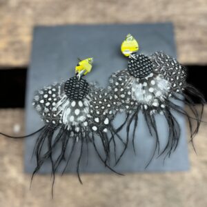 Boucles d'oreilles plumes de pintade et autruche noir et blanc
