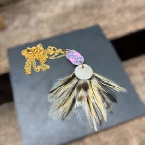 Sautoir plumes de coq marron chaîne or